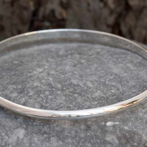 Plain shiny bangle
