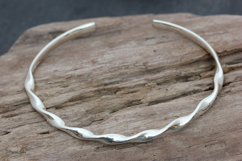 Ribon twist torque bangle view 1A