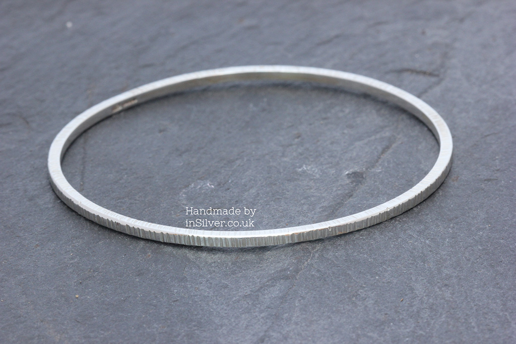 Square line hammered bangle 1wm slate