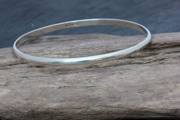Traditional D-shape bangle