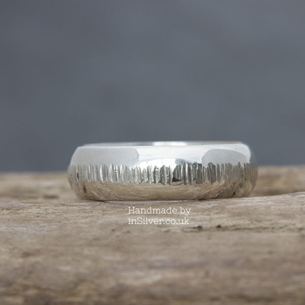 Chunky D-shaped ring - Line Hammered