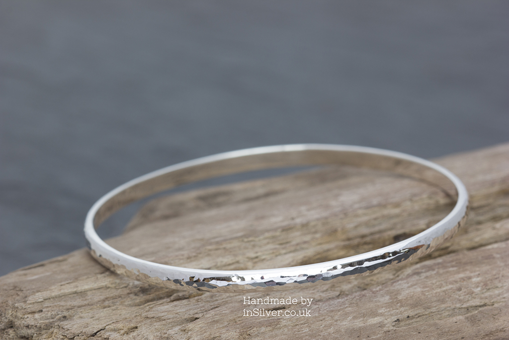 Hammered D-bangle view 1 glitter 1024