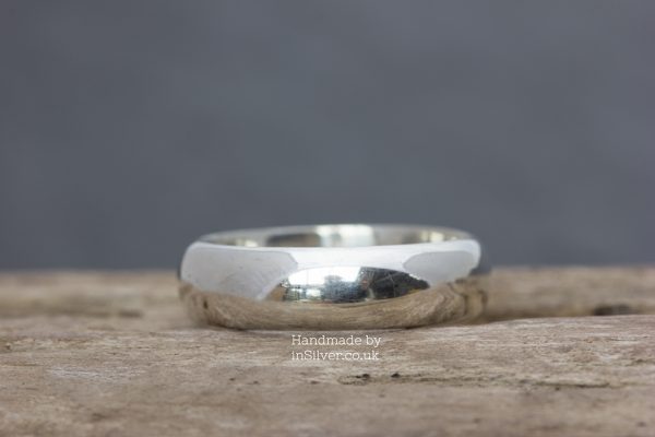 Chunky D-shaped ring
