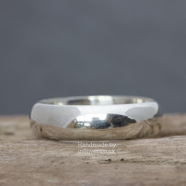 Chunky D-shaped ring