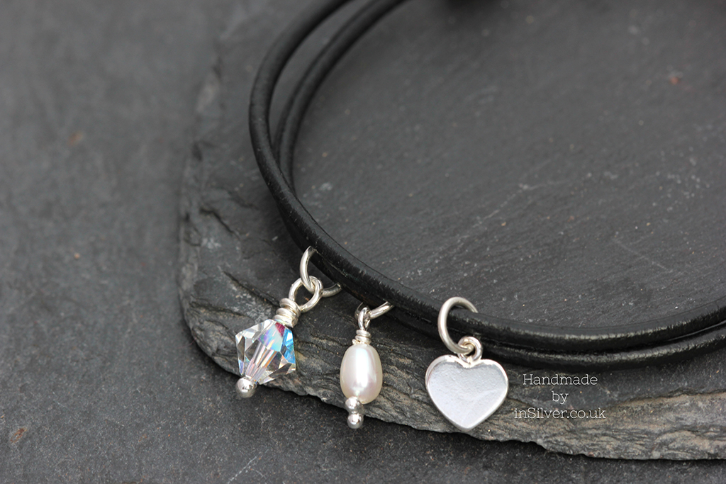 Black heart friend detail 1024 wm