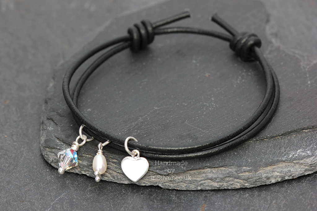 Black heart friend slate 1024 wm