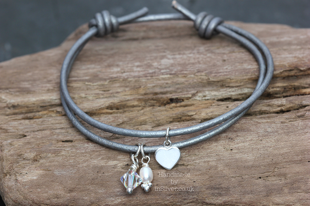 Silver heart friend wood 1024 wm