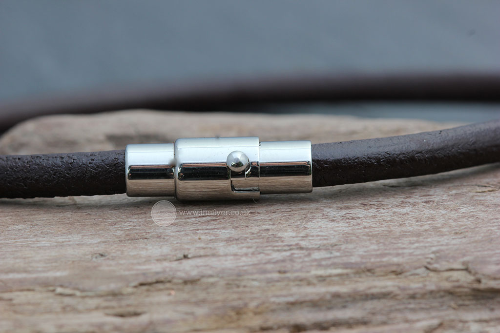 Brown smooth bracelet clasp 1024 wm