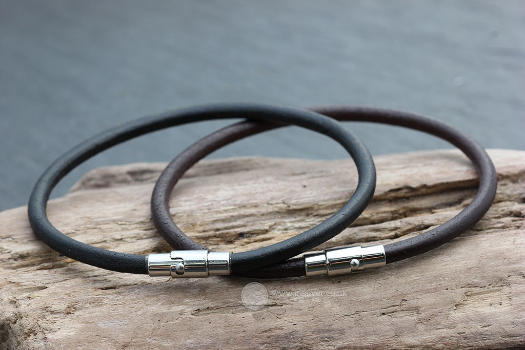 Smooth leather bracelet brown black 1024 wm