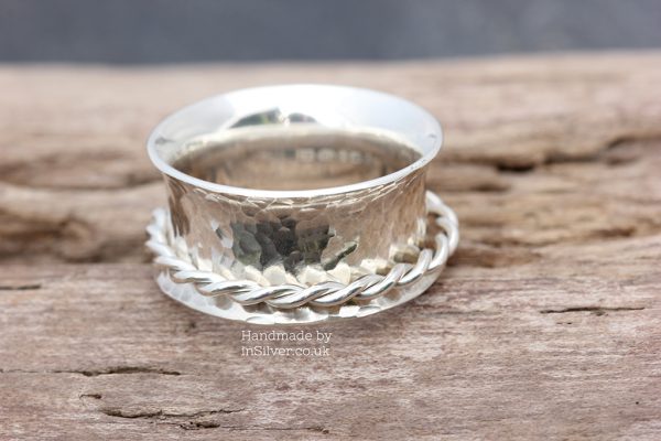 Spinner Ring - Glitter hammered/twist band 8