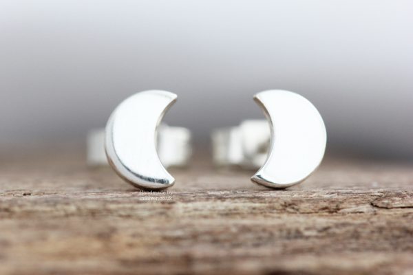 Mini Plain Crescent Moon Ear Studs